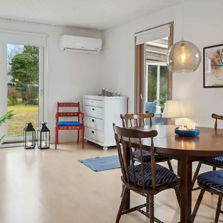 Near Beautiful White Sandy Beaches, Holiday home *