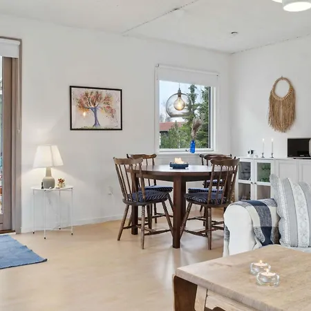 Near Beautiful White Sandy Beaches 펜션