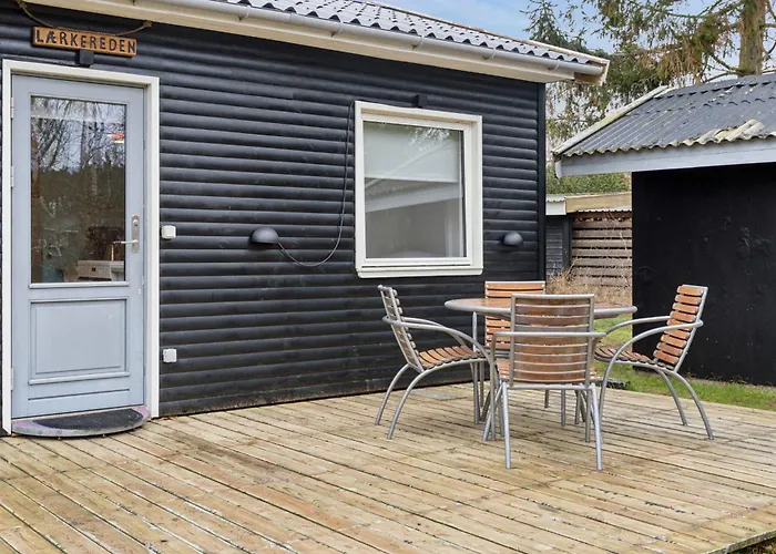 Feriehus Near Beautiful White Sandy Beaches